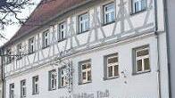 Die Zimmer des Hotels "Weißes Roß" werden renoviert. Im Erdgeschoss wird umgebaut. Hier sollen wieder eine Gastwirtschaft und im jetzigen Pralinengeschäft eine Bar eröffnet werden.