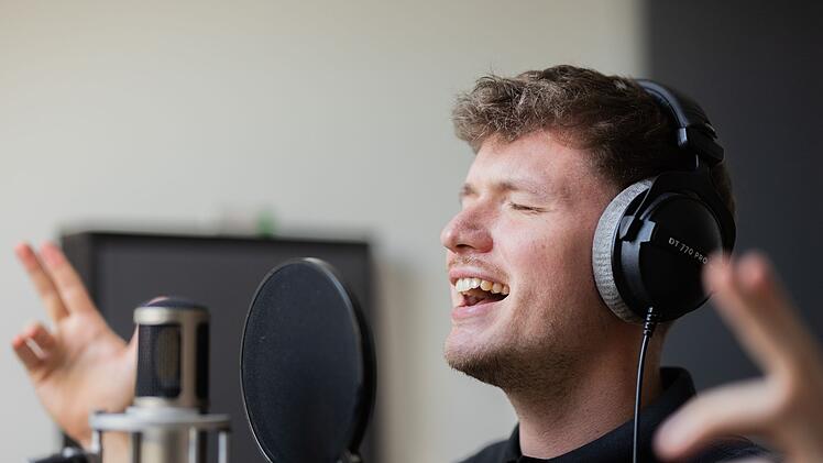 Julian Sommer in seinem Tonstudio