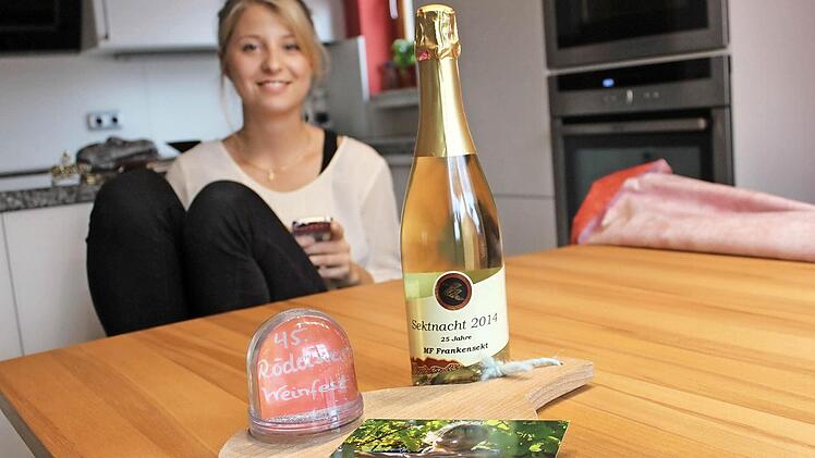Isabel mit Andenken von den Weinfesten