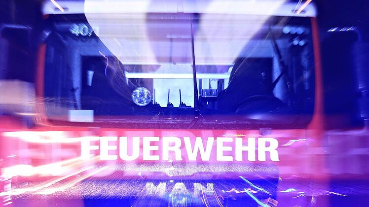 Die Feuerwehr musst am Samstag zu einem Wohnungsbrand in Forchheim ausr&uuml;cken. Der Bewohner der Wohnung lie&szlig; sich davon aber nicht st&ouml;ren. Symbolbild: Ferdinand Merzbach