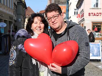 Am Mittwoch ist Valentinstag - der Tag der Liebe. Für die Forchheimer Marion Freisinger und Stefan Pfister ist die gemeinsame Zeit am Valentinstag  das wichtigste. Foto: Ronald Heck
