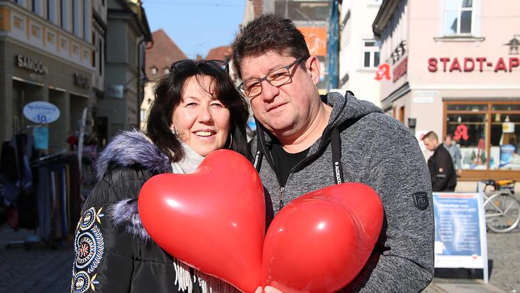 Am Mittwoch ist Valentinstag - der Tag der Liebe. Für die Forchheimer Marion Freisinger und Stefan Pfister ist die gemeinsame Zeit am Valentinstag  das wichtigste. Foto: Ronald Heck