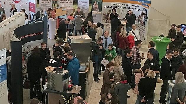 Die erste Azubimesse in Bad Bocklet war ein voller Erfolg. Jetzt, am 18. Januar kommt die zweite Auflage der Veranstaltung, bei der zukünftige Auszubildende Unternehmen kennenlernen können.   Foto: privat