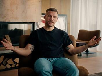 Lukas Podolski gibt in der Netflix-Doku "Poldi" private Einblicke.