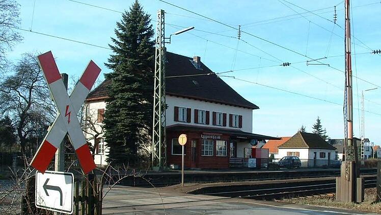 Der Bahnhof in Eggolsheim-Neuses entwickelt sich zum Zankapfel zwischen der Gemeinde und der Deutschen Bahn. Foto: Archiv/FT