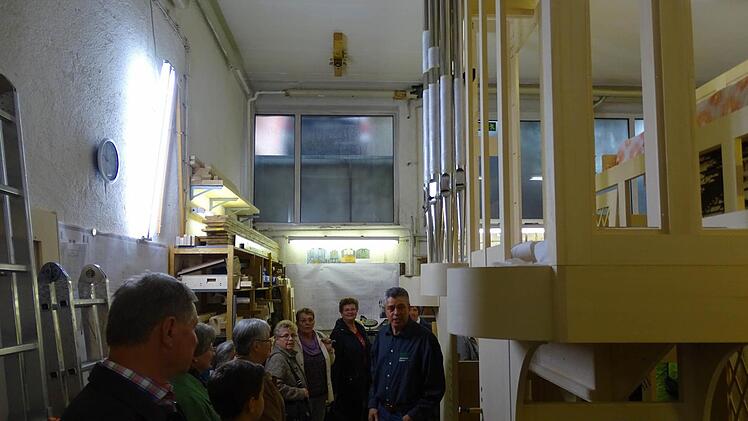 Gemeindebesuch in der Orgelbauwerkstatt in München. Foto: Hermann Dunkel
