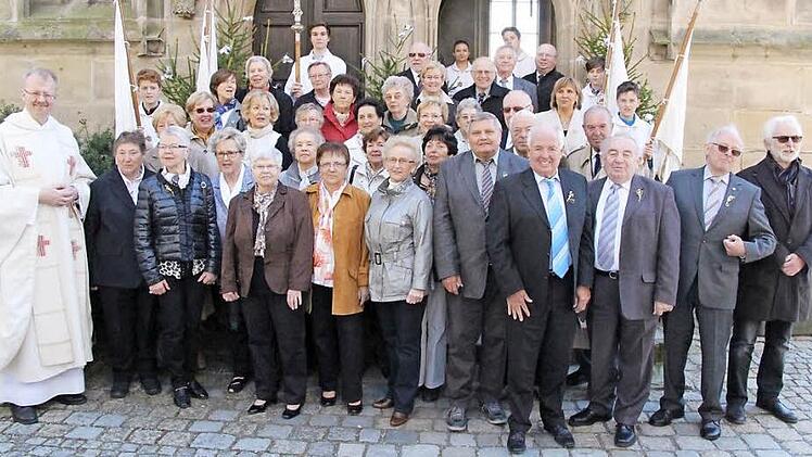Sie feierten vor 65 Jahren Erstkommunion Fotos: Rainer Glissnik