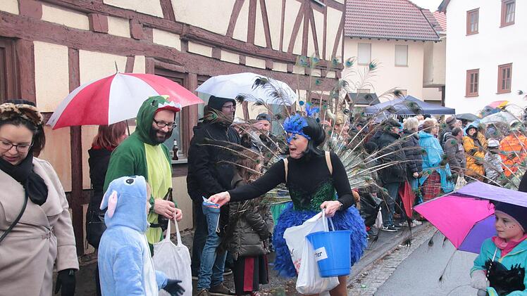 Wer die Süßigkeit direkt bekommt, hat's deutlich leichter. Foto: Ralf Ruppert