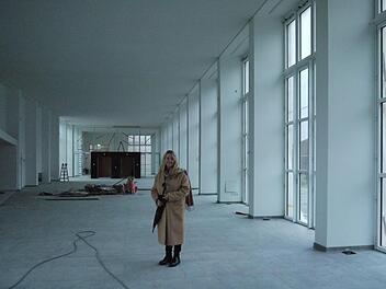 Kurdirektorin Andrea Schallenkammer gewährte der Redaktion zwischen den Jahren einen exklusiven Einblick in die (noch nicht komplett) sanierte Wandelhalle des Staatsbades. Foto: Rebecca Vogt