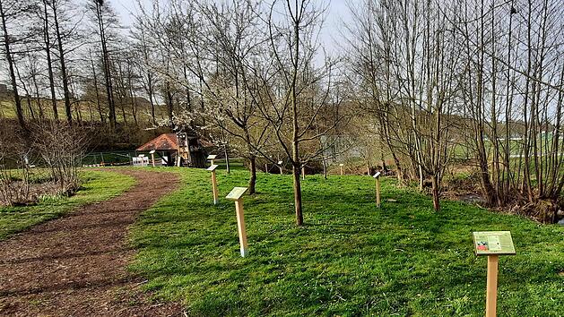 Die Tafeln am Fr&uuml;chtepfad in Poppenhausen wurde neugestaltet.  Foto: Michael M&uuml;ller