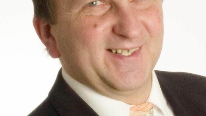 "Der Freie" Wähler Gerhard Löffler: Gerhard Löffler (Freie Wähler) wurde von den Freien Wählern als Kandidat für den Bezirkstag nominiert. Er ist Vorsitzender des Ortsverbands Tettau. Der Bäckermeister aus Kleintettau will den ländlichen Raum stärken.