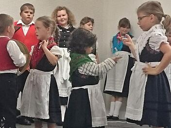 Trachten und Tanz gehören beim SaaleMusicum mit dazu. So wie hier beim SaaleMusicum und Europatag der Musik 2016 in Nordheim/Rhön mit der Kindergruppe oder beim Europatag der Musik in Hendungen.  Foto: Friedrich