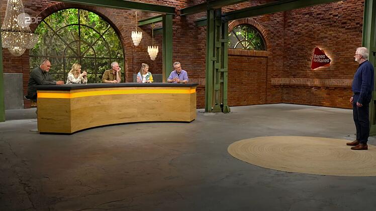 "Weil der so bescheuert aussieht, hat er einen besonderen Wert", fand Walter "Waldi" Lehnertz ehrliche Worte. Den Schätzpreis erreichte King Peng zwar nicht, aber Christian Vechtel legte immerhin 250 Euro auf den Tisch.