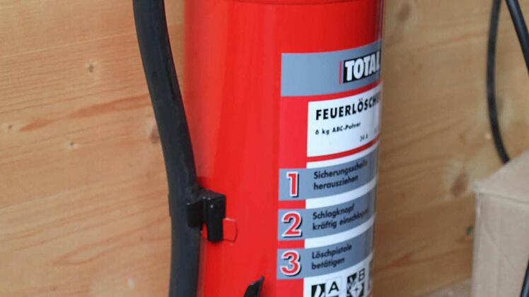 Ein Feuerlöscher ist mittlerweile für jede Hütte vorgeschrieben.