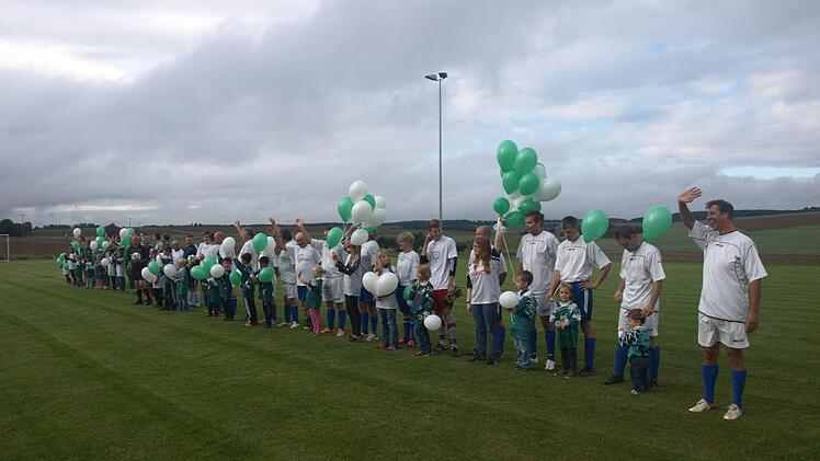 Sportplatzeinweihung in Oerlenbach. Foto: Stefan Geiger