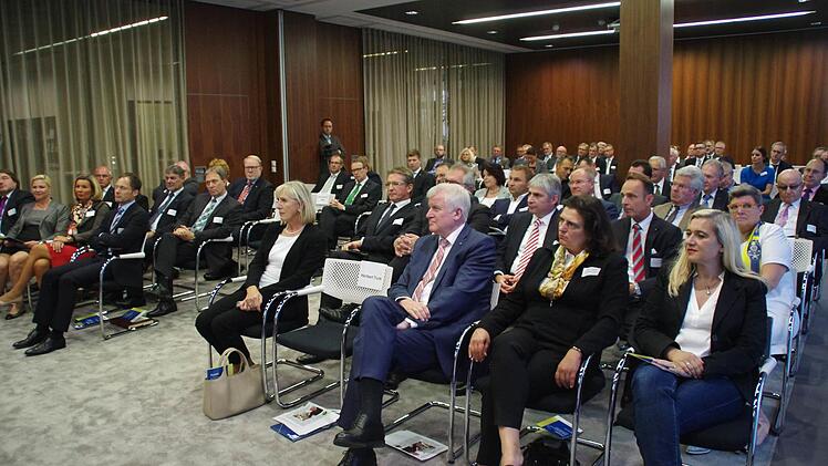 Ministerpräsident Horst Seehofer wurde in Steinbach am Wald von der IHK für Oberfranken geehrt. Foto: Marco Meißner