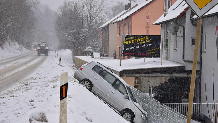 Im Winter rutschte ein Auto die Böschung hinab. Foto: Petra Malbrich