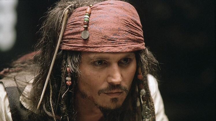 Was für ein Typ: Johnny Depp begründete mit "Fluch der Karibik" nicht nur einen neuen Piratenhype, er nuschelte sich auch in tausende Frauenherzen.