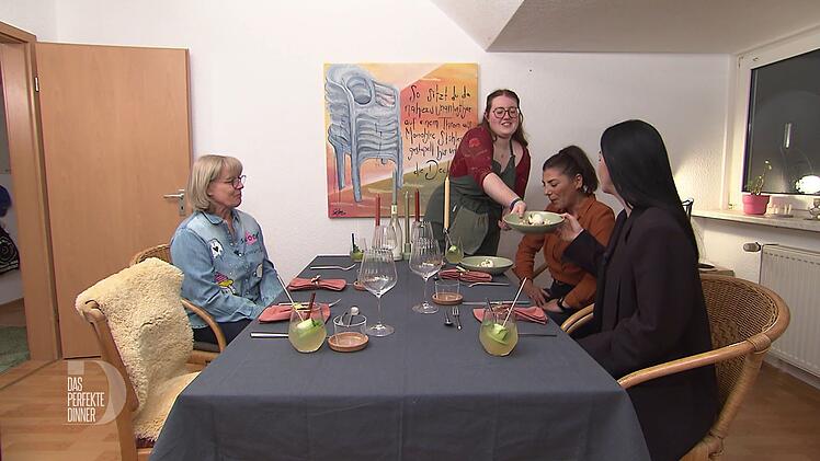 Mit Popcorn in der Vorspeise h&auml;tten (von links) Annett, H&uuml;lya und Stasya nicht gerechnet.