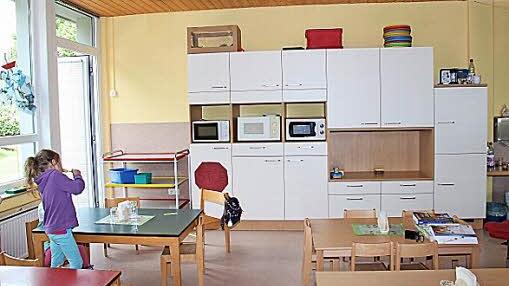 Im Essraum ist eine neue Schallschutzdecke nötig. Aber auch ein Gruppenraum und die Turnhalle bekommen neue Decken.