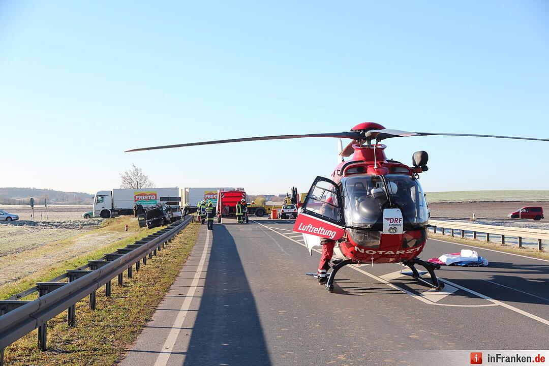 B470 bei Lonnerstadt: Seniorin stirbt nach Kollision mit Land Rover