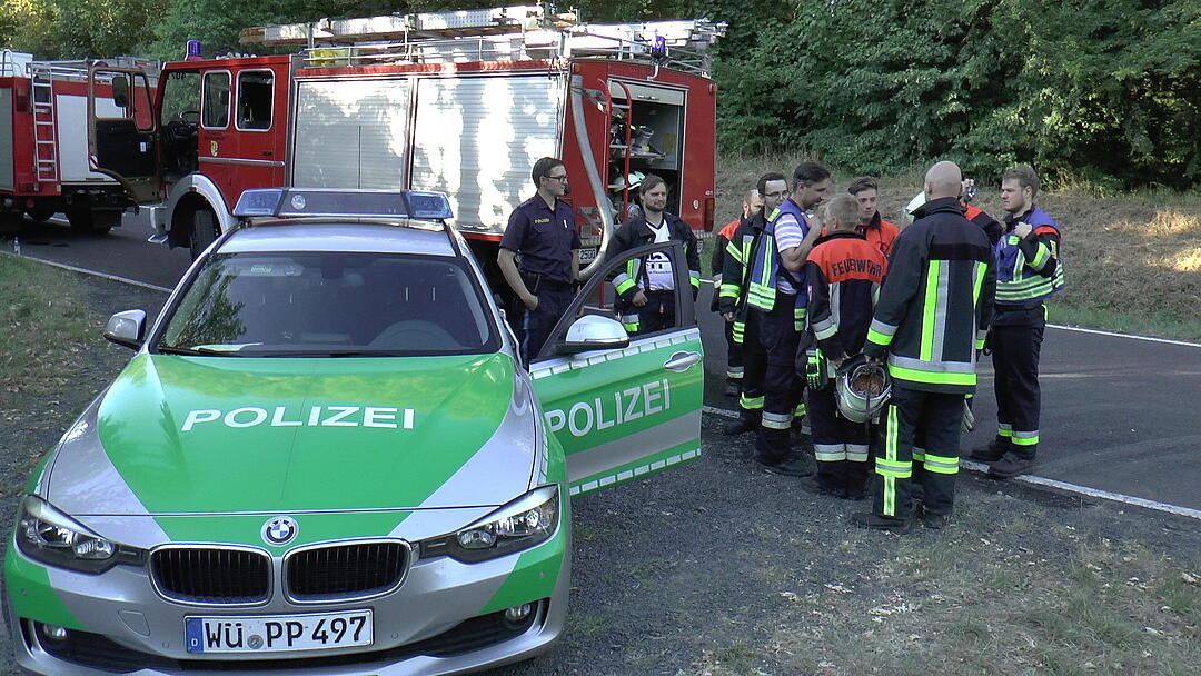 Waldbrand im Kreis Haßberge: Feuerwehr kämpft mit Großaufgebot gegen die Flammen