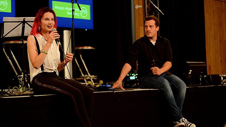 Sarah Straub mit Fabian Hollet von Radio Bamberg.                                                                                               Foto: Helmut Ölschlegel
