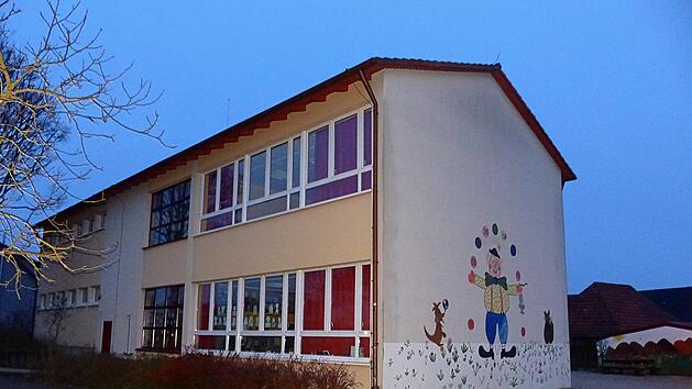 Der Breitbandverteiler sorgt f&uuml;r eine hohe Grundlast in der Schule Ebenhausen. Dies ist eine der Erkenntnisse aus der energetischen Untersuchung der Schulen und Turnhallen in Ebenhausen und Rottershausen.  Foto: Hans-Peter Hepp