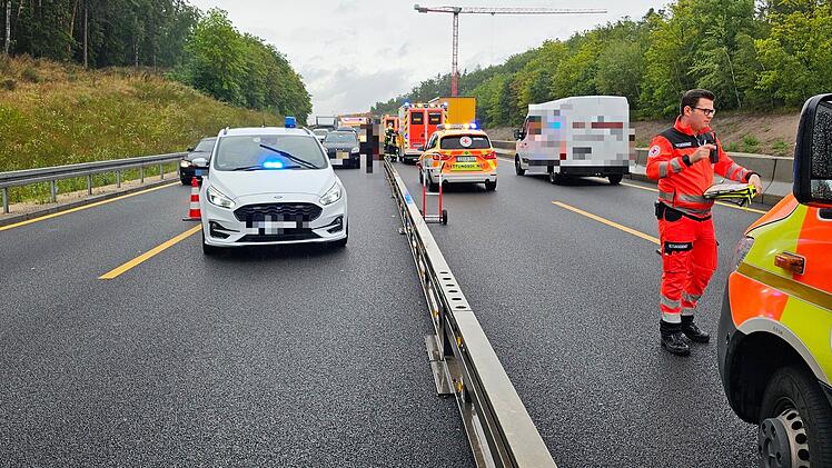 A3 bei Erlangen: Zehn Unfälle halten Rettungskräfte in Atem - Autobahn bereitet "große Sorgen"