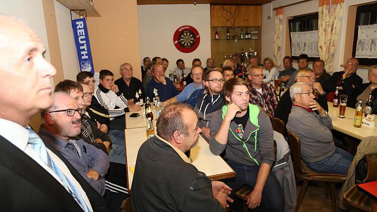 Blick in den Zuhörerraum bei der Bürgerversammlung in Wolfsberg Foto: Franz Galster