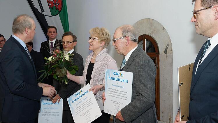 Detlef Heim (links) mit (von rechts): Stefan Seufert, Norbert Binder, Elisabeth Wende und Manfred Heidelmeier. Foto: Guzy