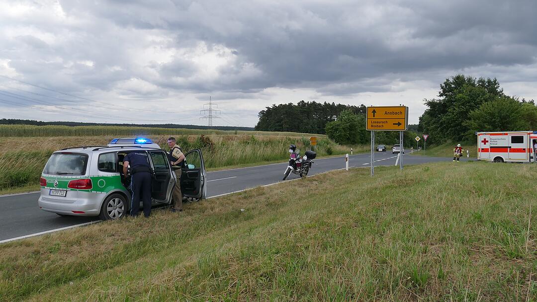 Missglückter Überholvorgang im Kreis Neustadt/Aisch: Motorradfahrer schwer verletzt