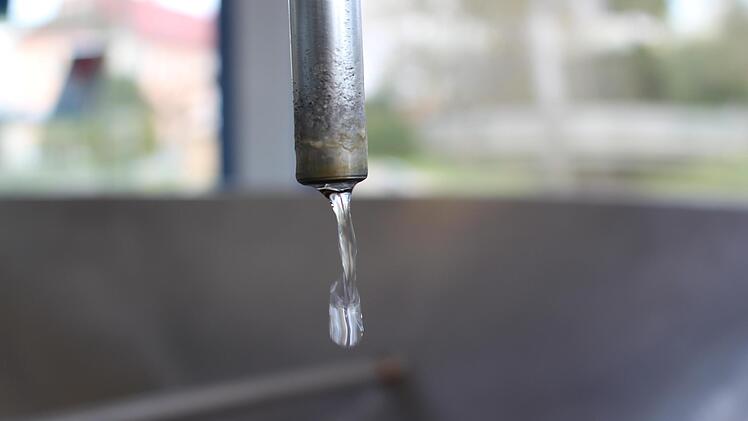 Das Wasser aus der Erde verspricht eine echte Heilwirkung. Foto: Julia Raab