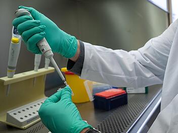 Die gefährliche Omikron-Variante des Coronavirus bereitet jetzt auch im Coburger Land zunehmend Kopfzerbrechen.