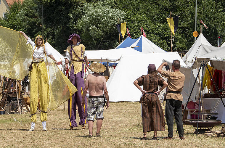 Pilgerlager in Burgwindheim: "Mittelalterliches Spektakel" mit Feuer und Magie