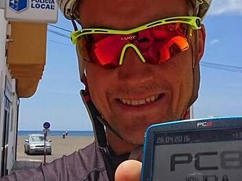Nach seinem Fahrradsturz bei der Challenge in Fuerteventura fuhr Andreas Dreitz ohne seinen Radcomputer weiter. Erst ein paar Tage später bekam er ihn über Umwege zurück und freute sich.  Foto: pr