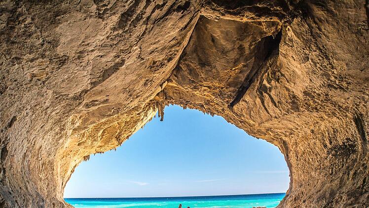 Die "Cala Luna" ist eine der schönsten Buchten von Sardinien. Ein Kleinod von außergewöhnlicher Schönheit  Foto: Richard Schmitt