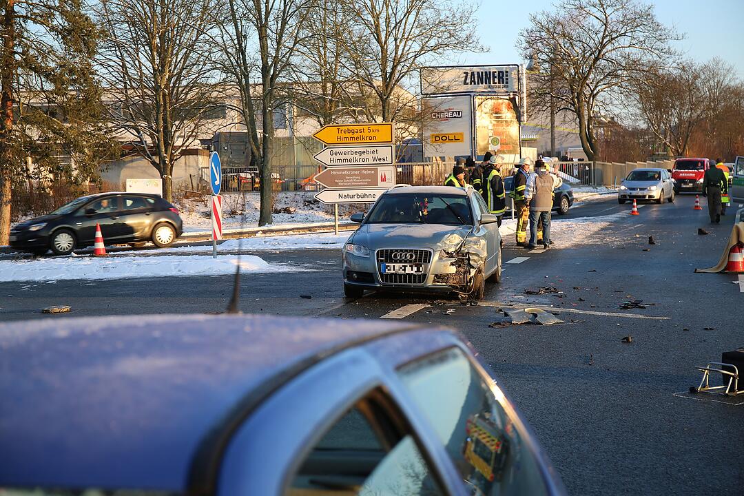 Tödlicher Unfall auf B303, Fußgängerin bei Himmelkron überfahren