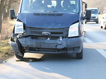 In diesem dunklen Ford Transit saß die Unfallverursacherin.Foto: Katrin Geyer