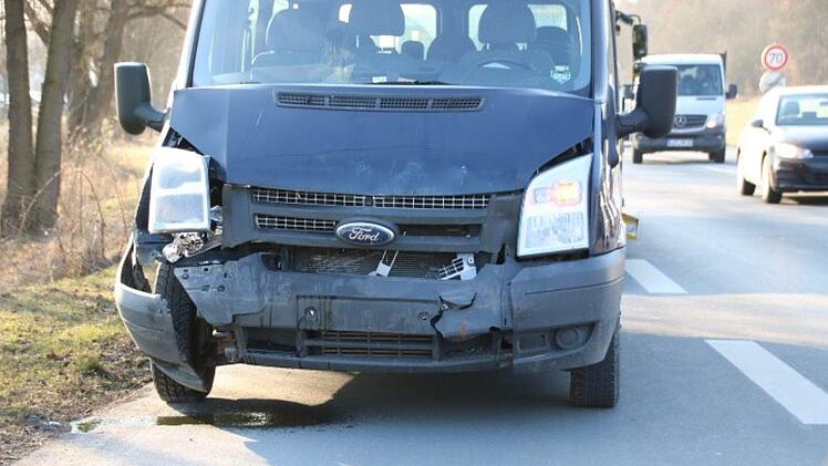 In diesem dunklen Ford Transit saß die Unfallverursacherin.Foto: Katrin Geyer