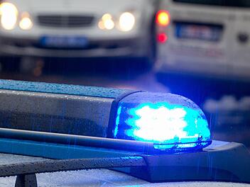 Am Freitag 15.03.2019 regelt die Polizei in N&uuml;rnberg den Verkehr. Wegen einer Demonstration kommt es zu Stra&szlig;ensperren in der Innenstadt. Symbolfoto: Friso Gnetsch dpa/lni