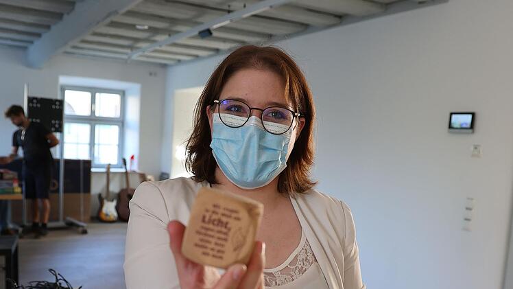 Laura Mestel vom CVJM freut sich &uuml;ber das neue Jugendzentrum in Kasendorf. Die R&auml;umlichkeiten bieten viele M&ouml;glichkeiten.