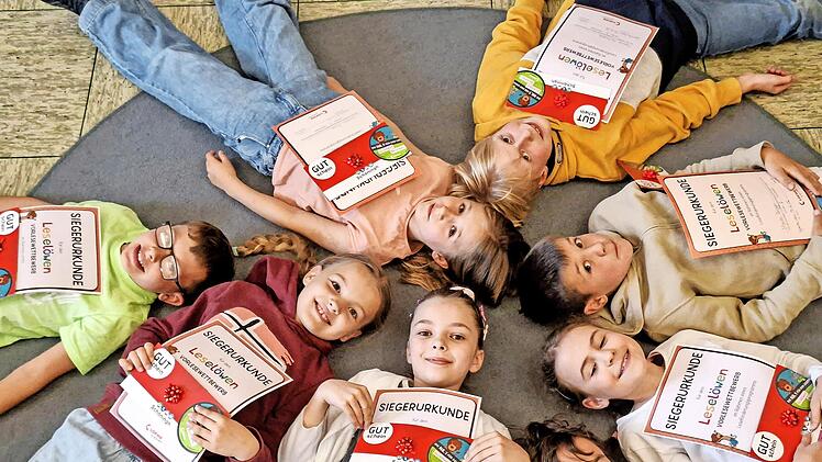 Vorlesewettbewerb an der Grundschule in Garitz: Jasmin Zehner, Hanno Hollweck, Moritz Burger, Johanna Stadler, Benno Sollner, Anni-Rose Selzer, Mia Honsel und Luan B&uuml;hner.