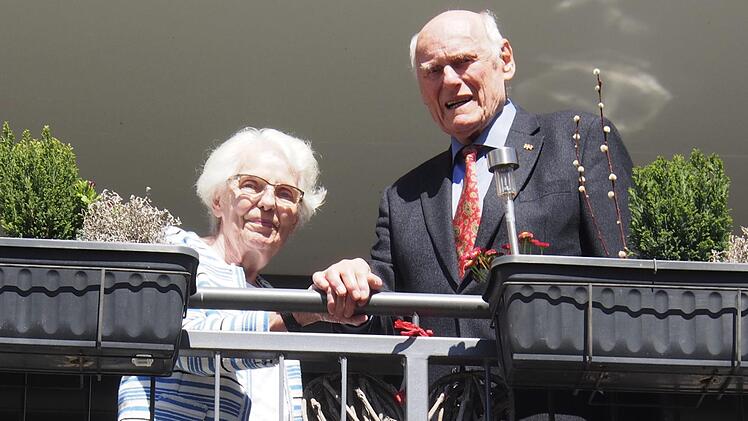 Elisabeth und Winfried Benner blicken auf 60 Ehejahre zurück. Sie begehen die Diamantene Hochzeit am 29. April.  Foto: Bianca Volkert