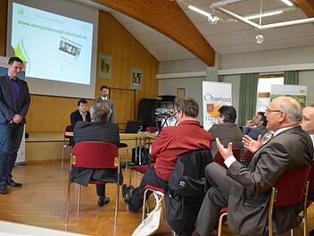 Mit Leidenschaft brachte sich Robert Martin (rechts) bei der Auftaktveranstaltung in Oberhaid ein. Fotos: Ronald Rinklef