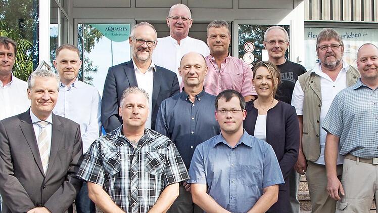 Die SÜC Energie und H2O GmbH sowie der CEB verabschiedeten und zeichneten Mitarbeiter aus. SÜC-Geschäftsführer Wilhelm Austen (links) würdigte die Verdienste seiner Mitarbeiter.  Foto: privat