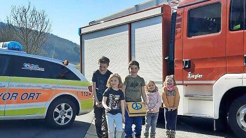 Freuen sich über den erfolgreichen Kuchenverkauf bei der Feuerwehr: Tim Ettert, Leni Schaupp, Max Büttner, Lara Büttner und Julia Büttner.