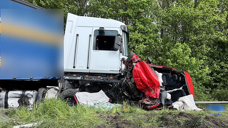Lastwagen verursacht schweren Unfall auf A6 bei Ansbach