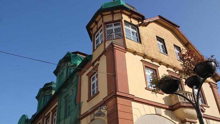 Denkmalgeschützt: Das ehemalige Hotel "Post" in der Ludwigstraße zerfällt langsam. Foto: Ulrike Müller