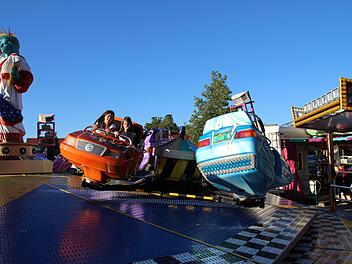 Wild wird's wie immer bei den Fahrgeschäften. Andreas Dorsch Wild wird's wie immer bei den Fahrgeschäften. Andreas Dorsch